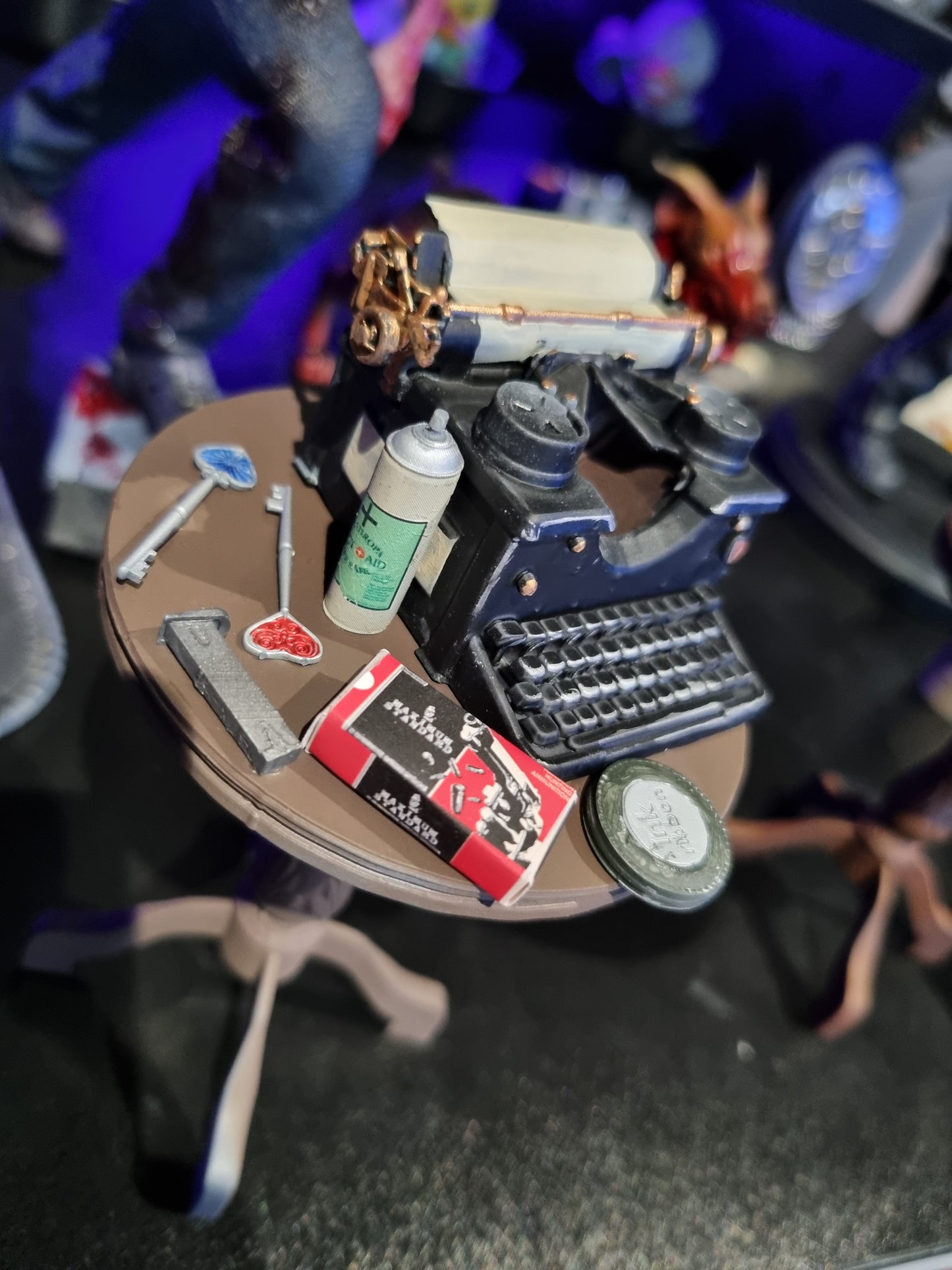 Resident Evil 1/6 Typewriter, Table & Keys