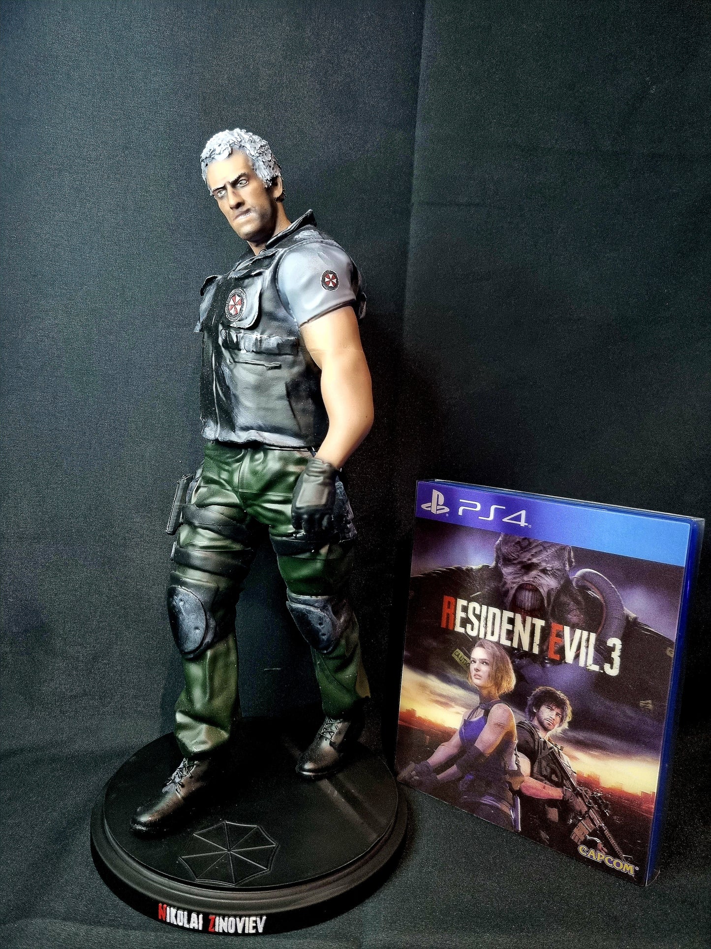 UBCS Nikolai Zinoviev 1/6 Resident Evil figure w/ base