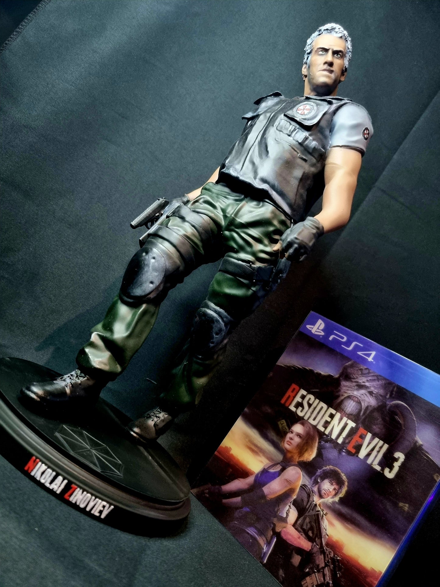 UBCS Nikolai Zinoviev 1/6 Resident Evil figure w/ base