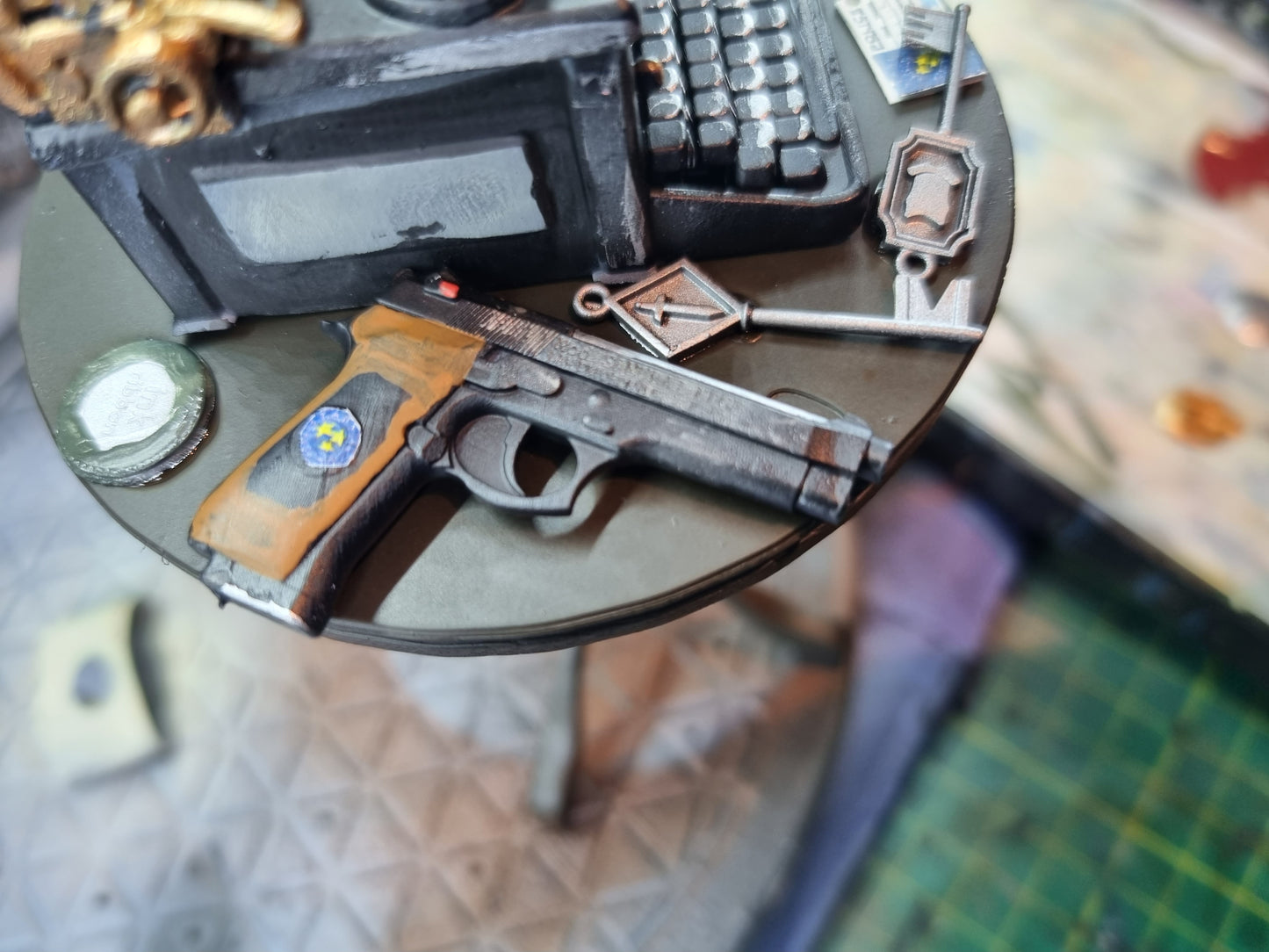 Resident Evil 1/6 Typewriter, Table & Keys