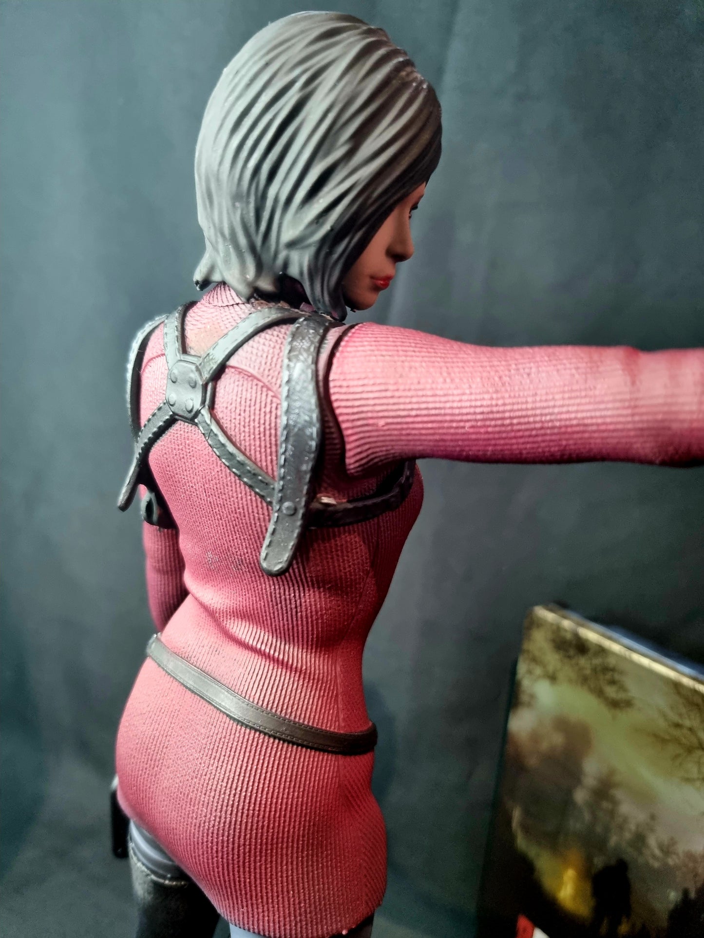 Resident Evil 4 Remake Ada Wong 1/6 figure w/ base