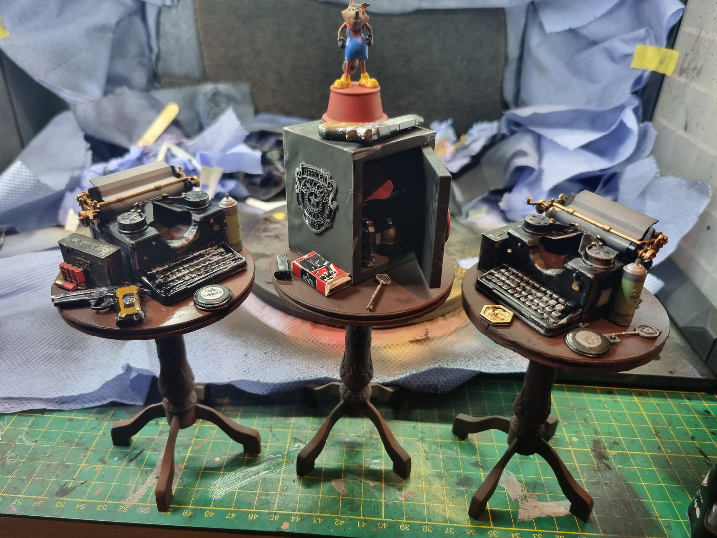Resident Evil 1/6 Typewriter, Table & Keys