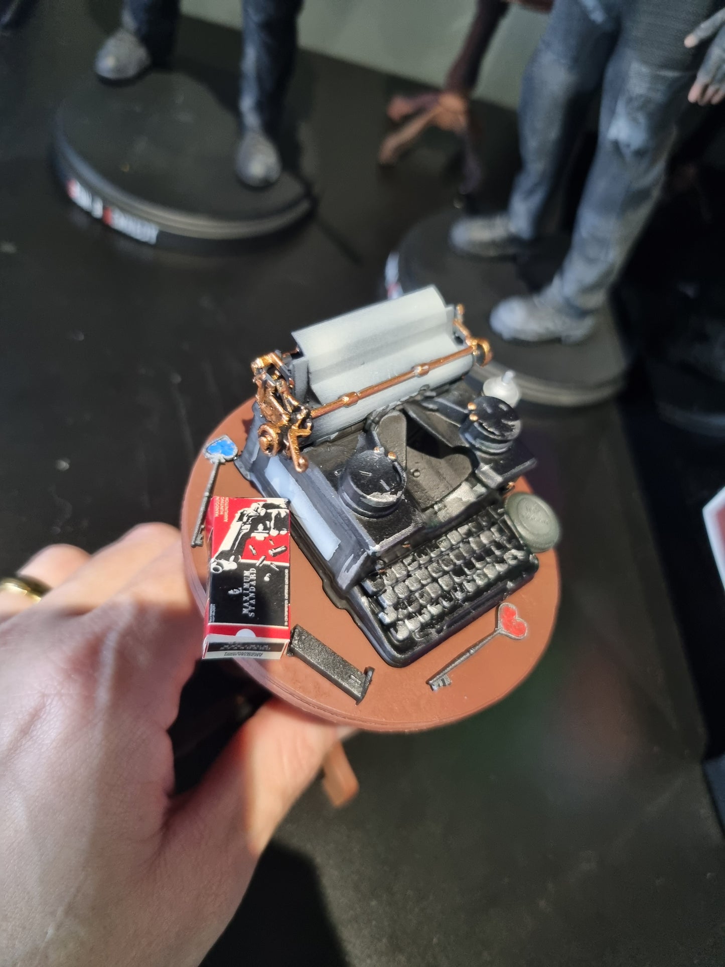 Resident Evil 1/6 Typewriter, Table & Keys