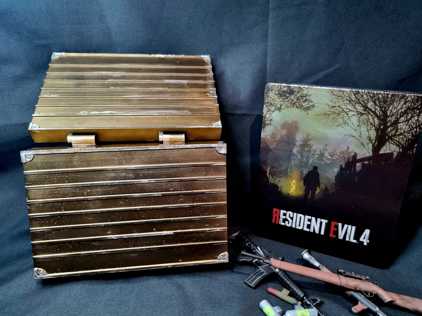 Resident Evil 4 Attaché Case and Accessories