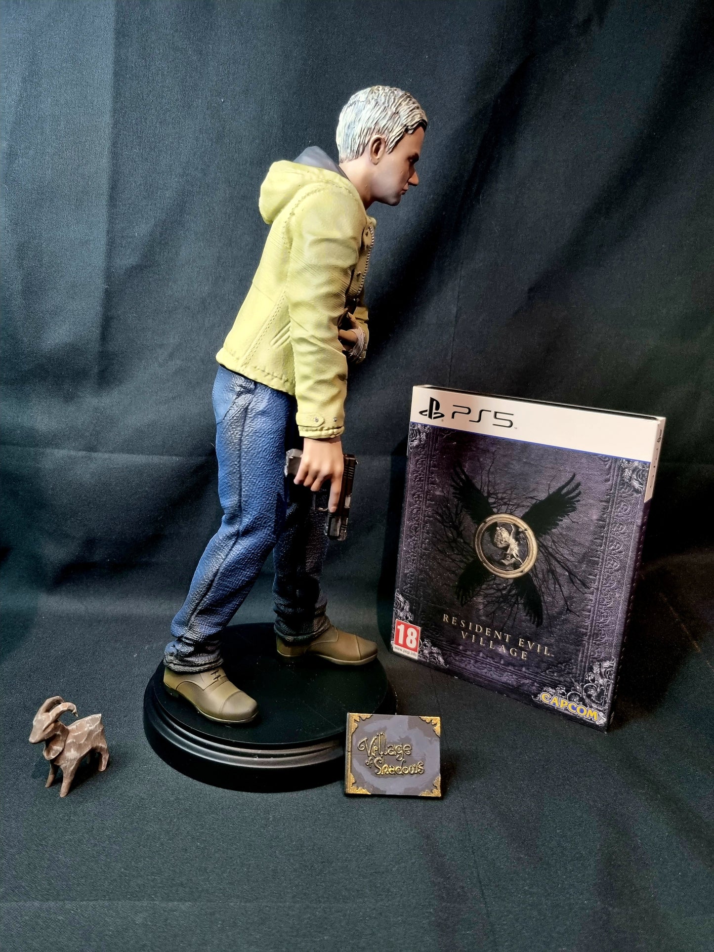 Resident Evil Village Ethan Winters 1/6 Statue with accessories