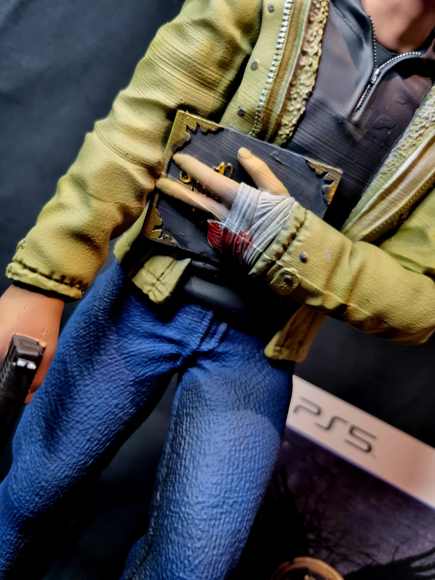 Resident Evil Village Ethan Winters 1/6 Statue with accessories