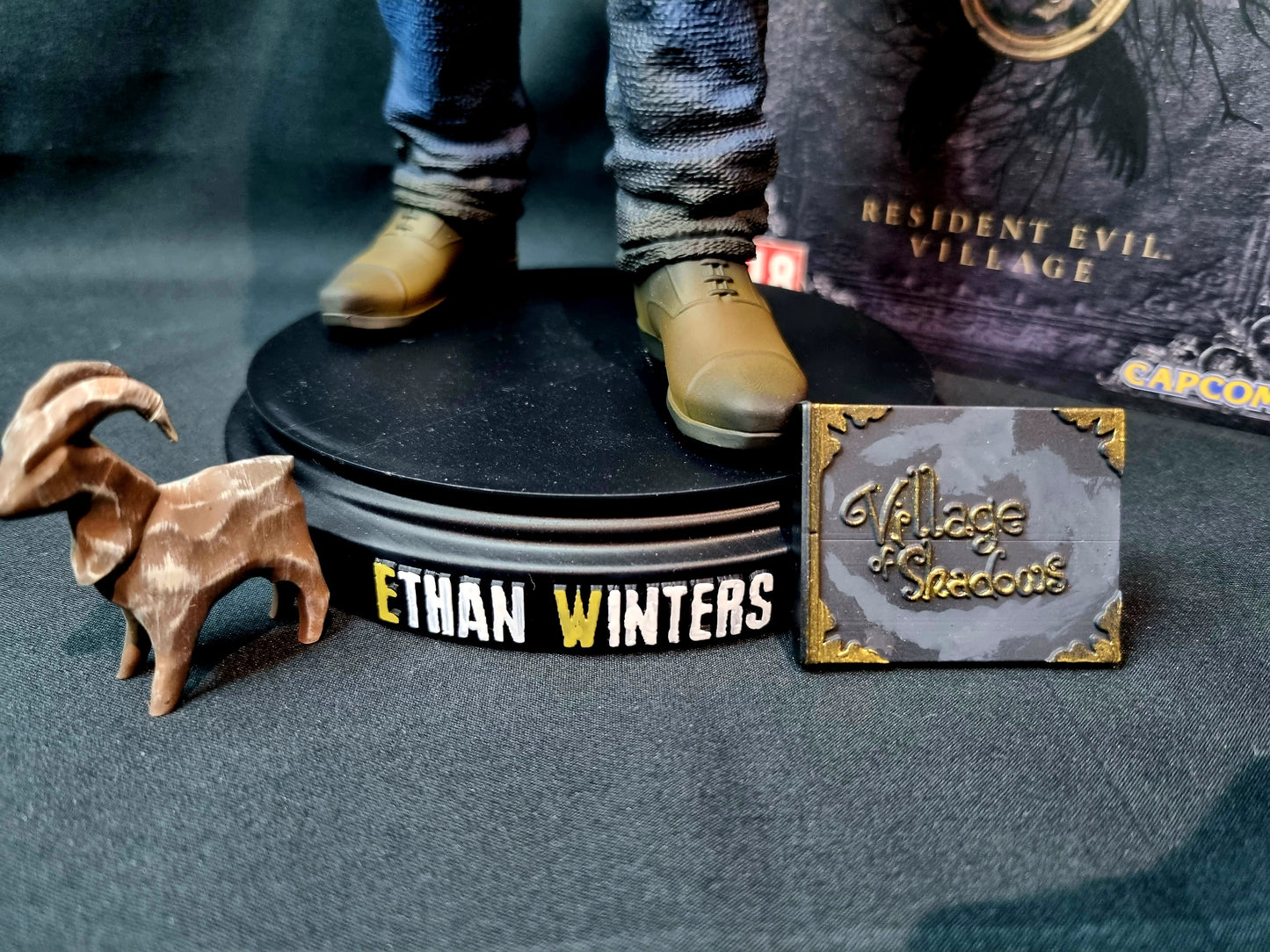 Resident Evil Village Ethan Winters 1/6 Statue with accessories