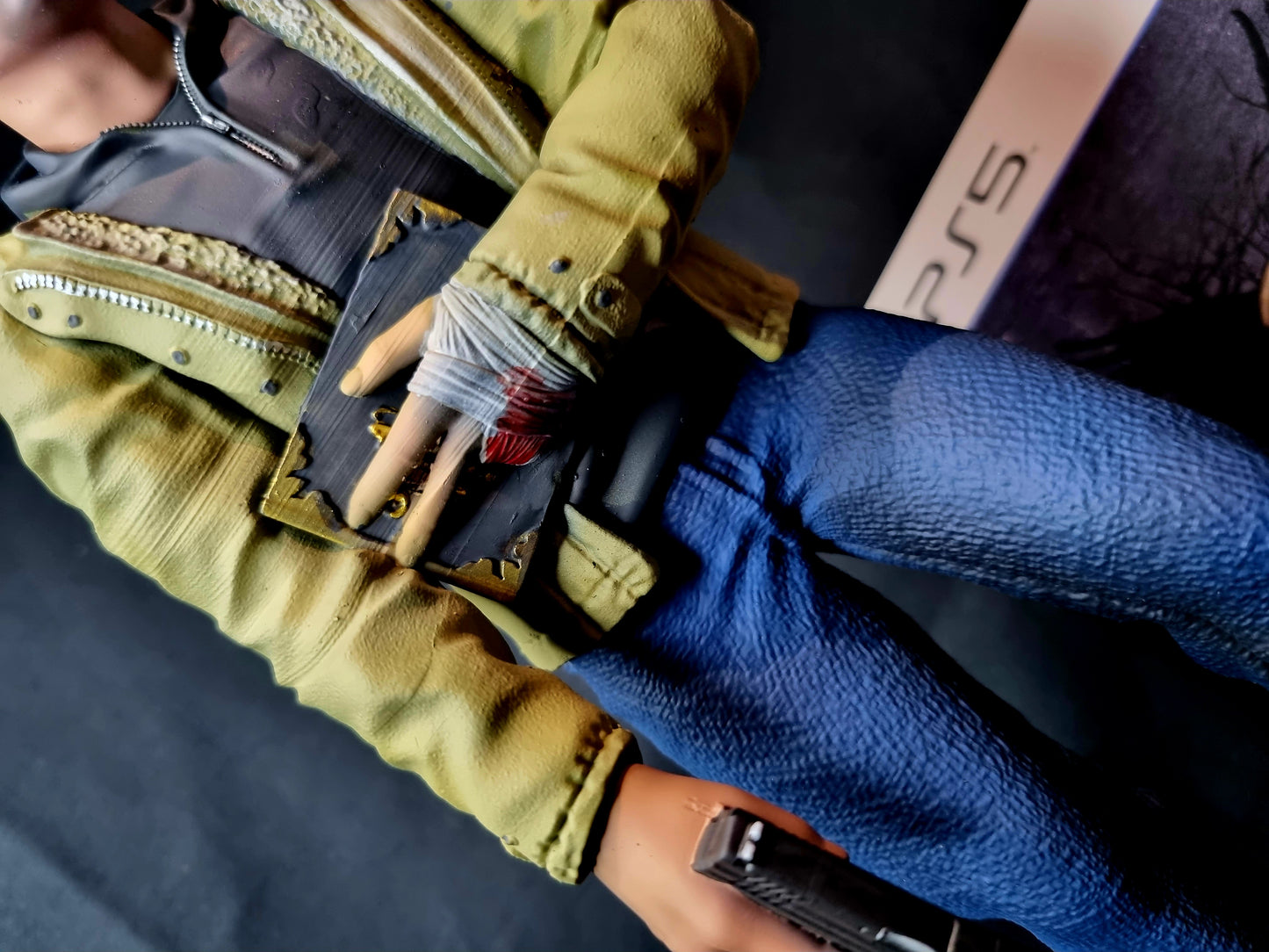 Resident Evil Village Ethan Winters 1/6 Statue with accessories