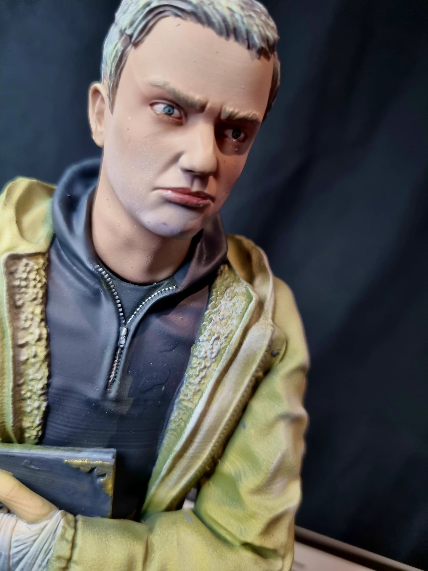 Resident Evil Village Ethan Winters 1/6 Statue with accessories