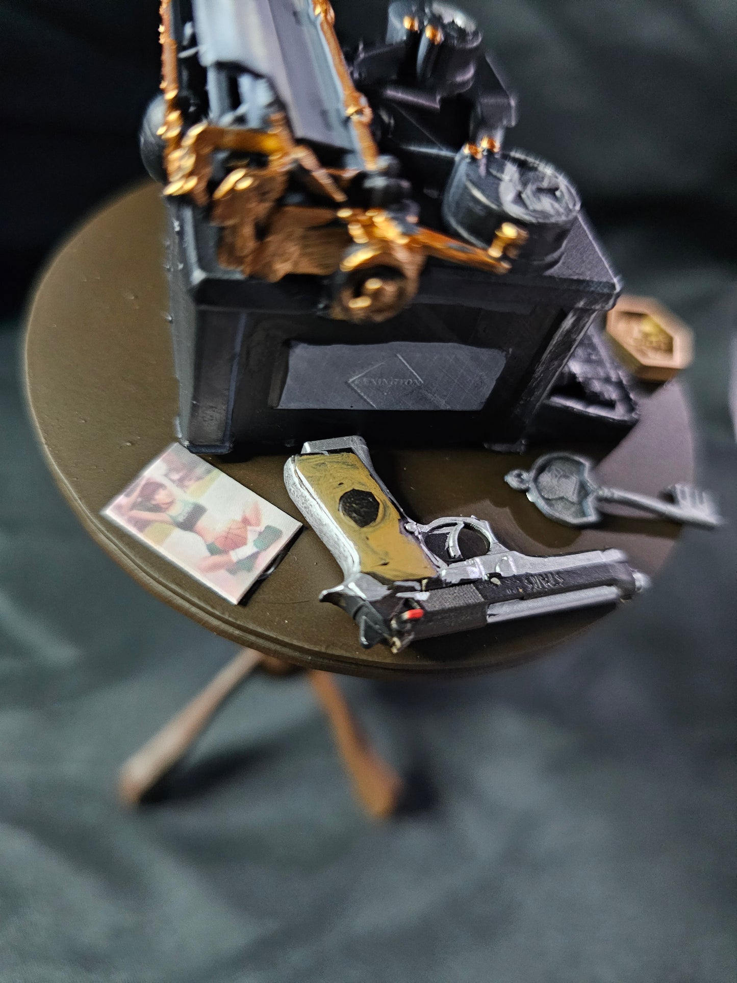 Resident Evil 1/6 Typewriter, Table & Keys