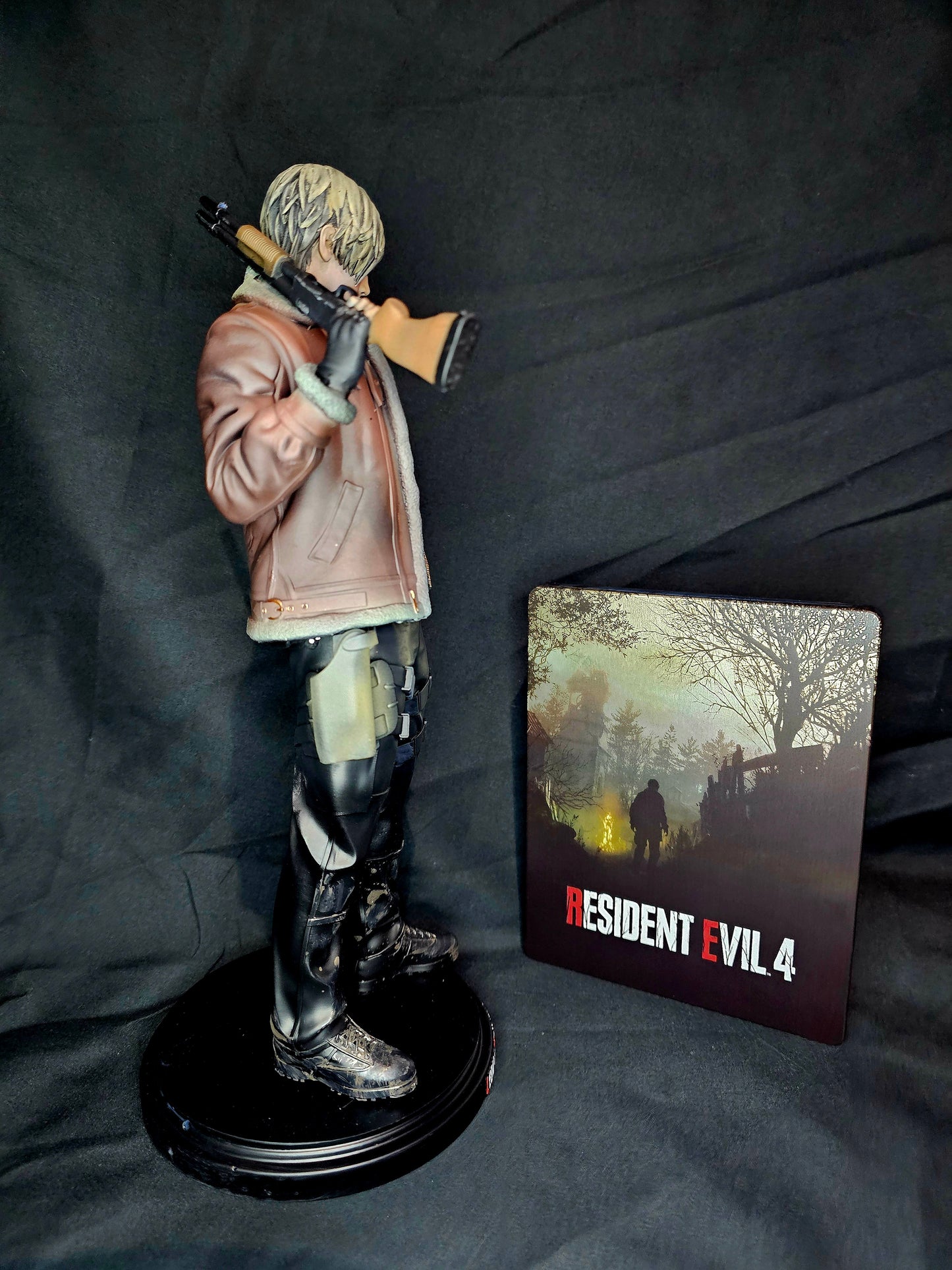 Resident Evil 4 Remake Leon Kennedy V2 with Jacket