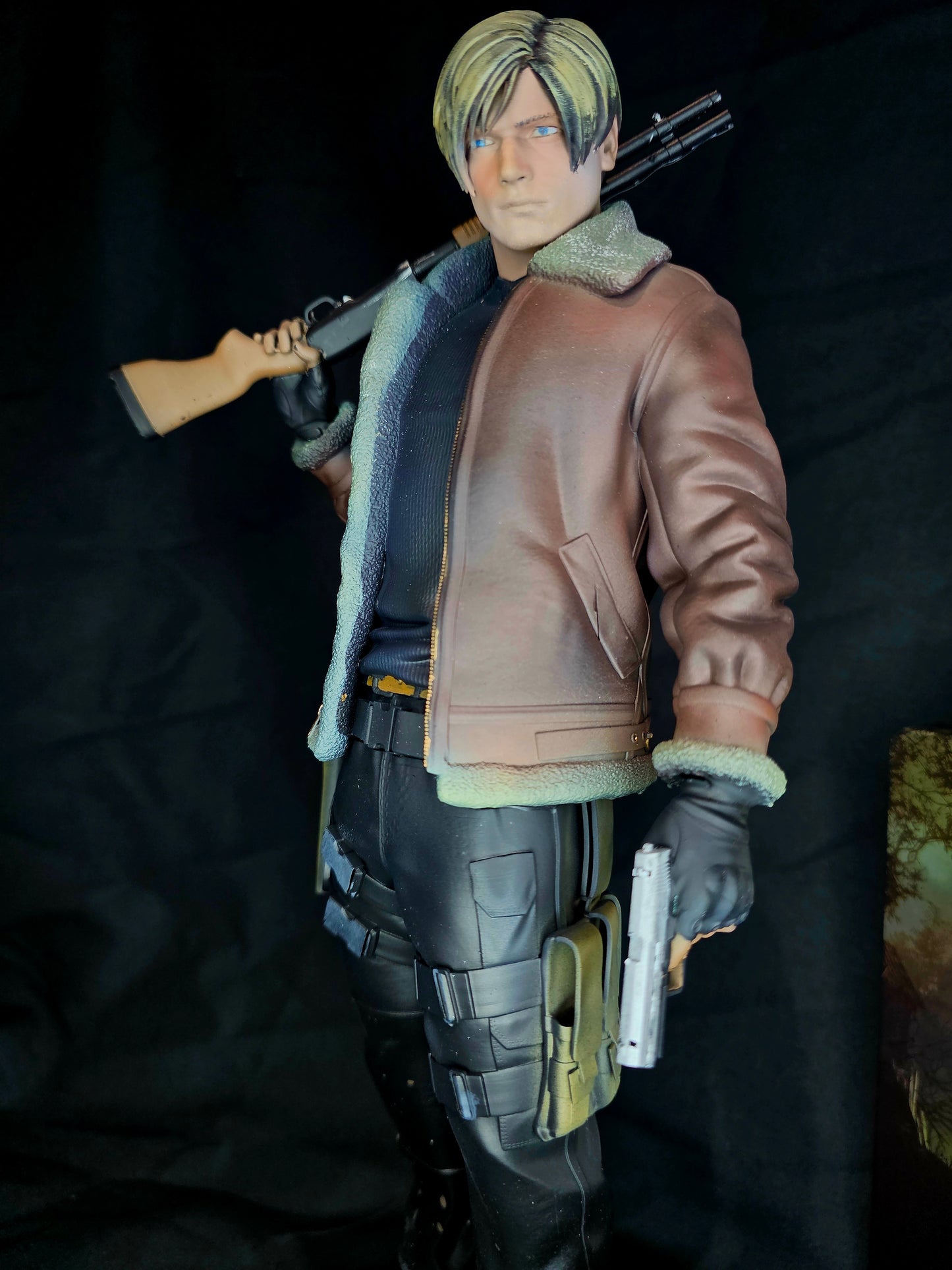 Resident Evil 4 Remake Leon Kennedy V2 with Jacket