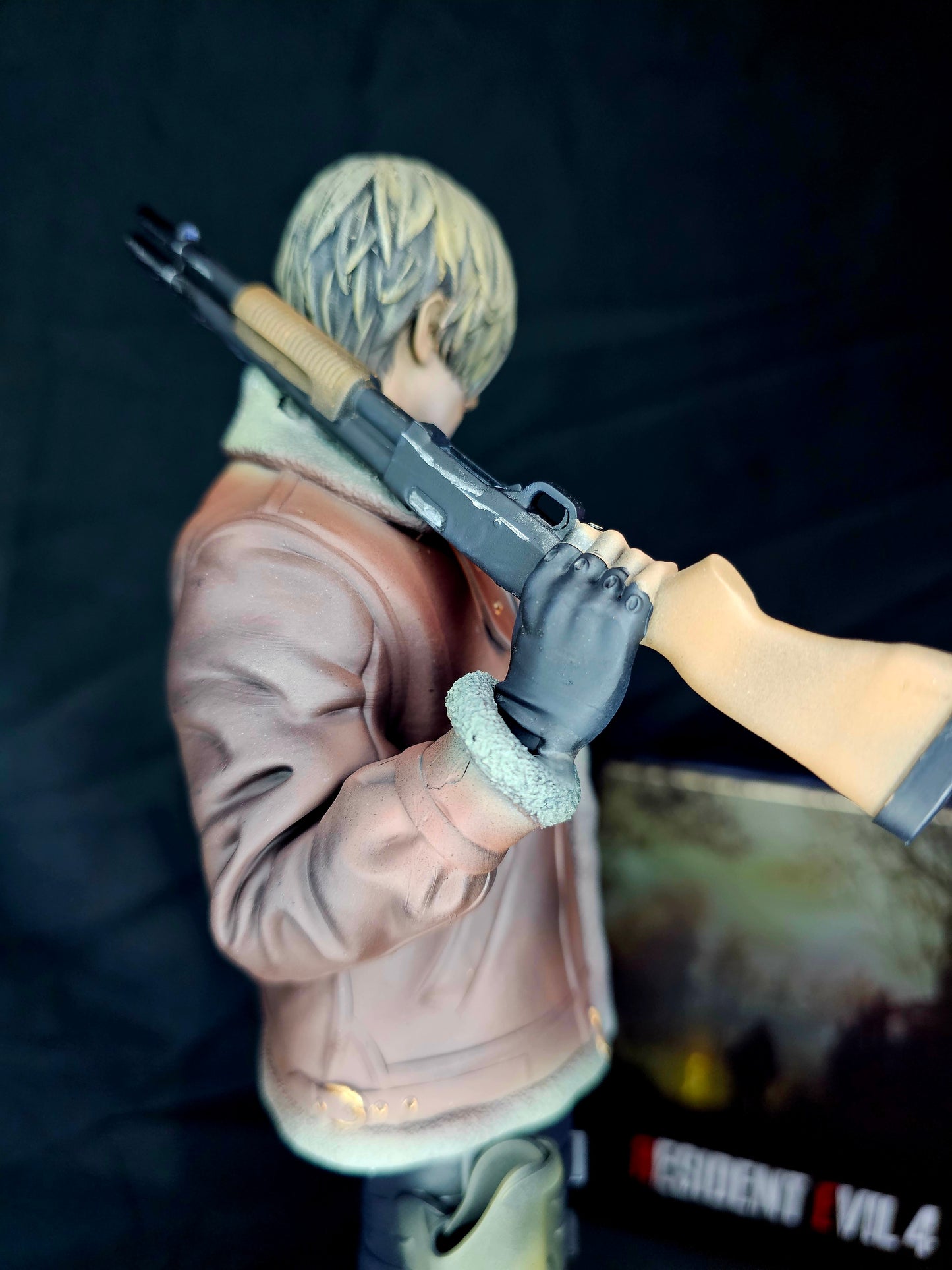 Resident Evil 4 Remake Leon Kennedy V2 with Jacket