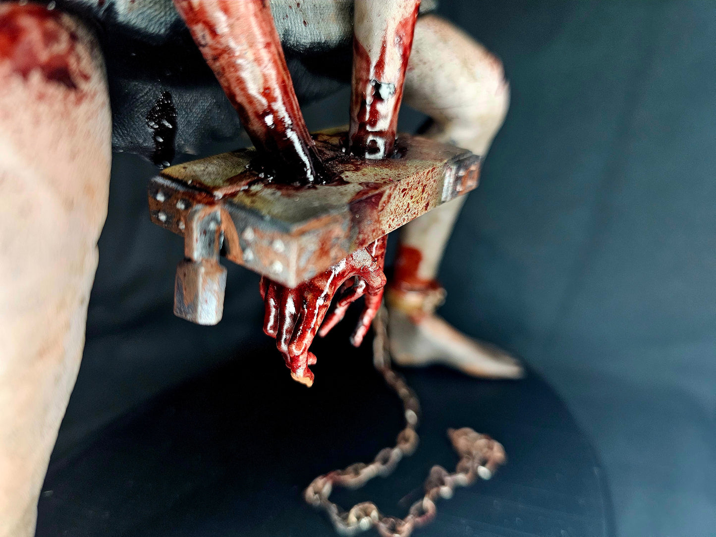 Resident Evil Lisa Trevor 1/6 Statue