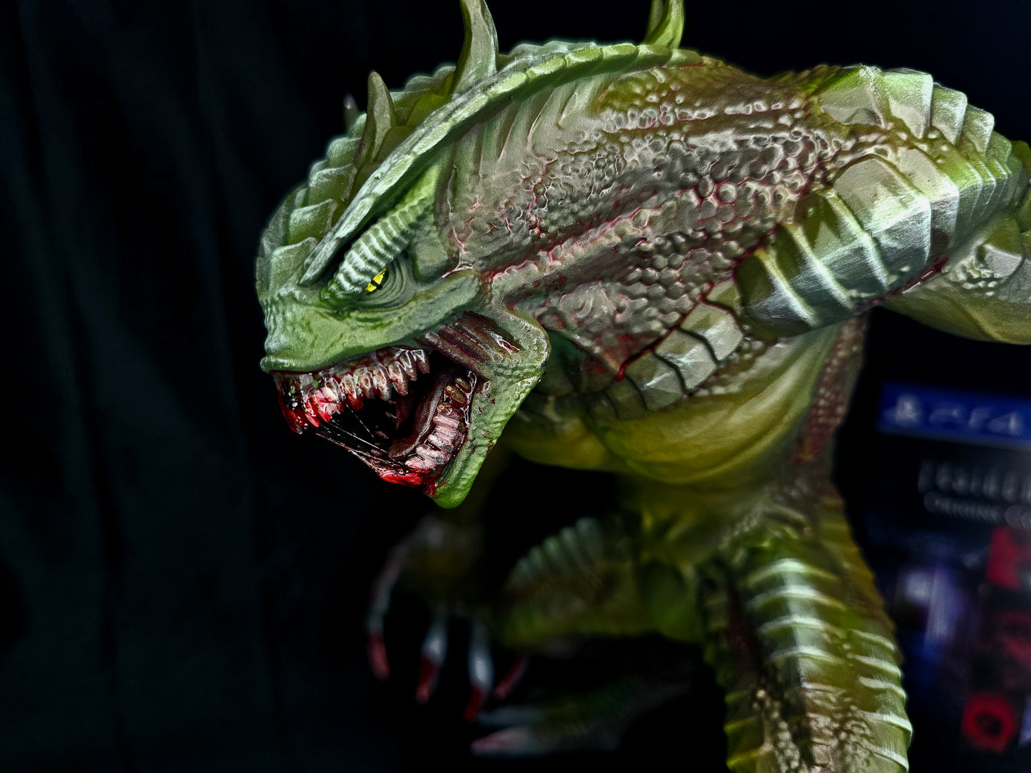 Resident Evil Hunter HUGE 1/6 Statue