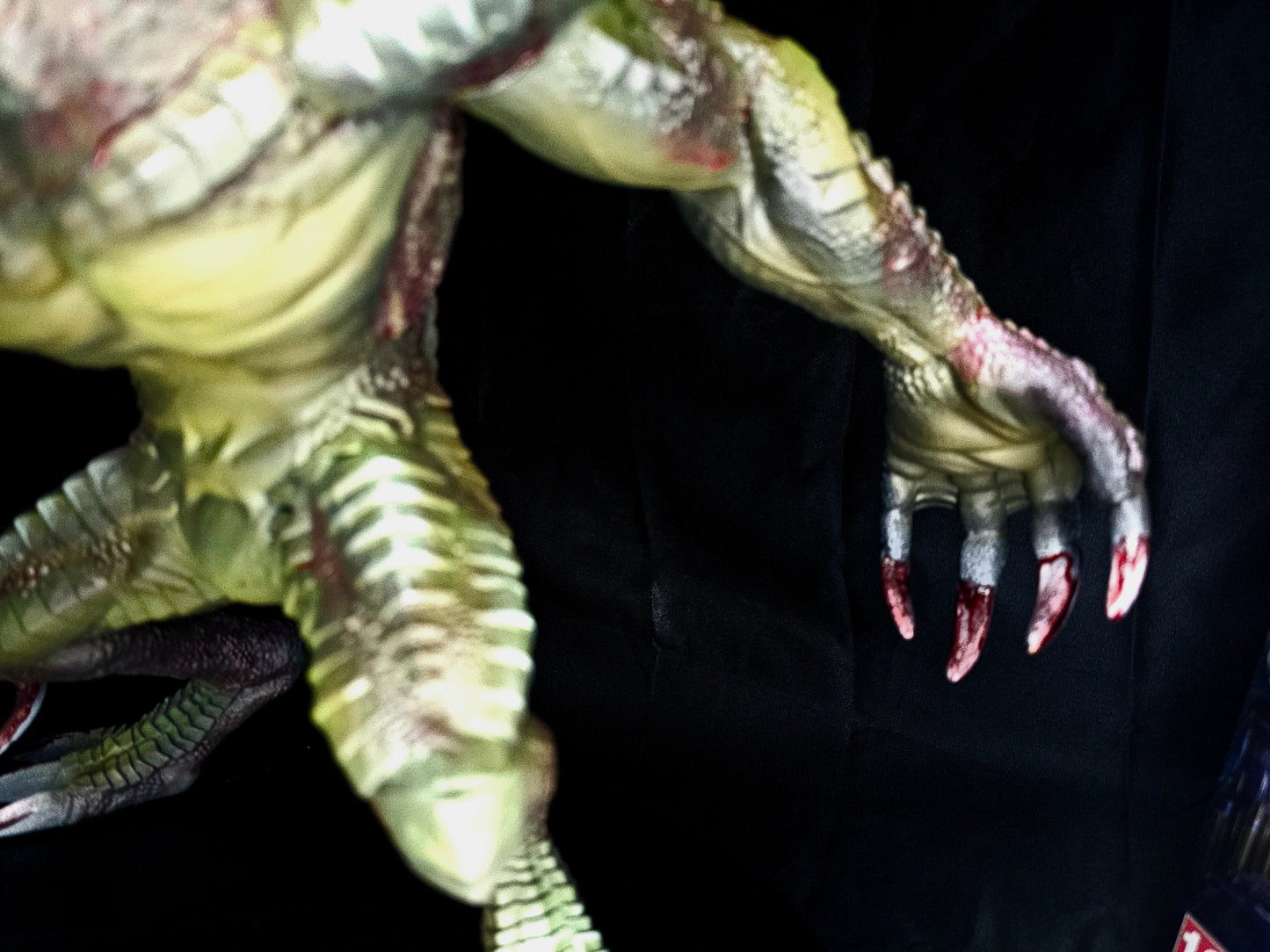 Resident Evil Hunter HUGE 1/6 Statue