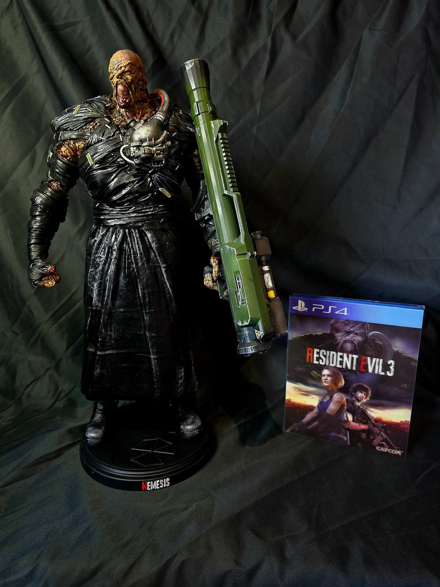 HUGE Resident Evil Nemesis 1/6 (16 INCHES TALL)!