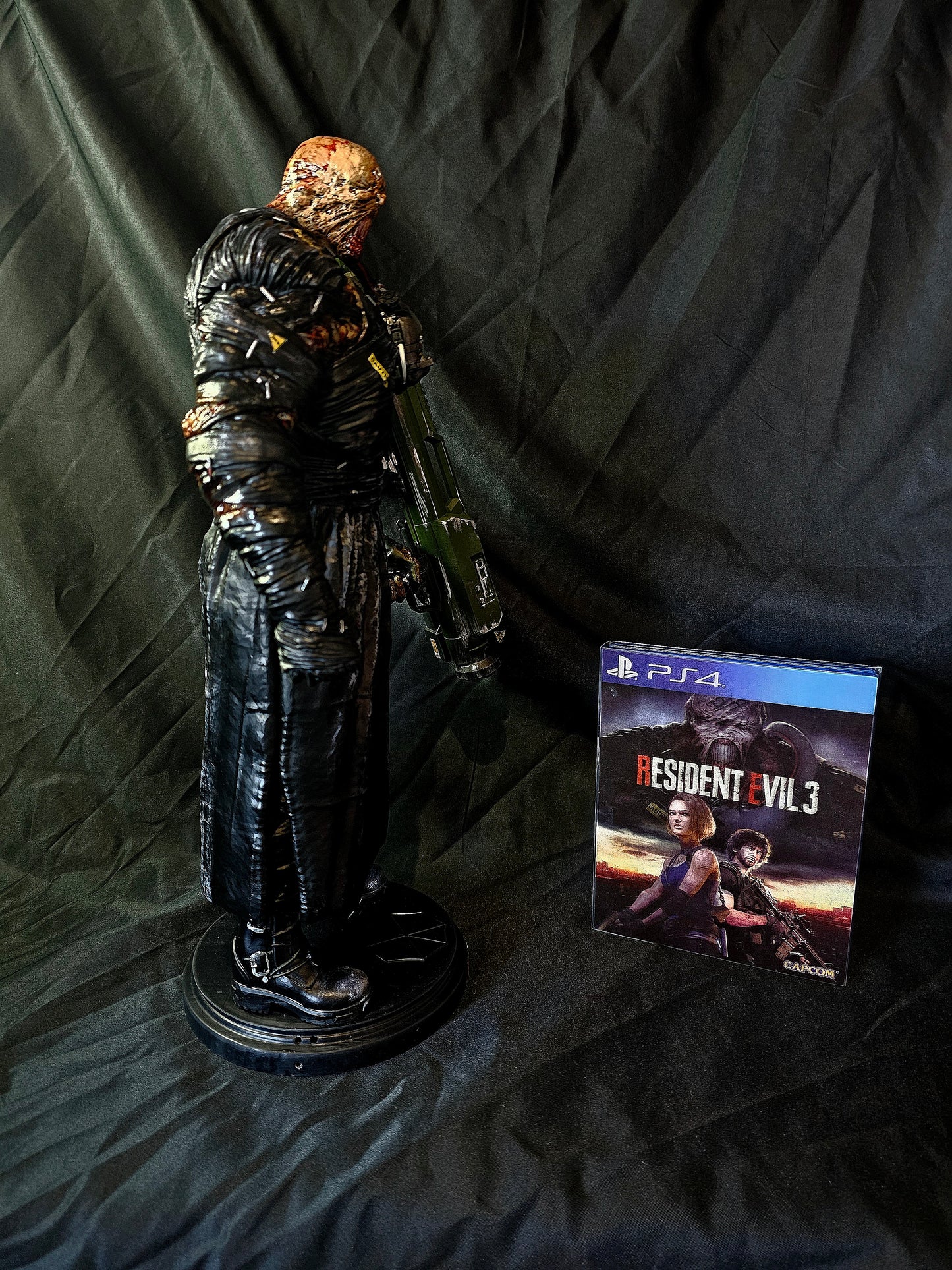 HUGE Resident Evil Nemesis 1/6 (16 INCHES TALL)!