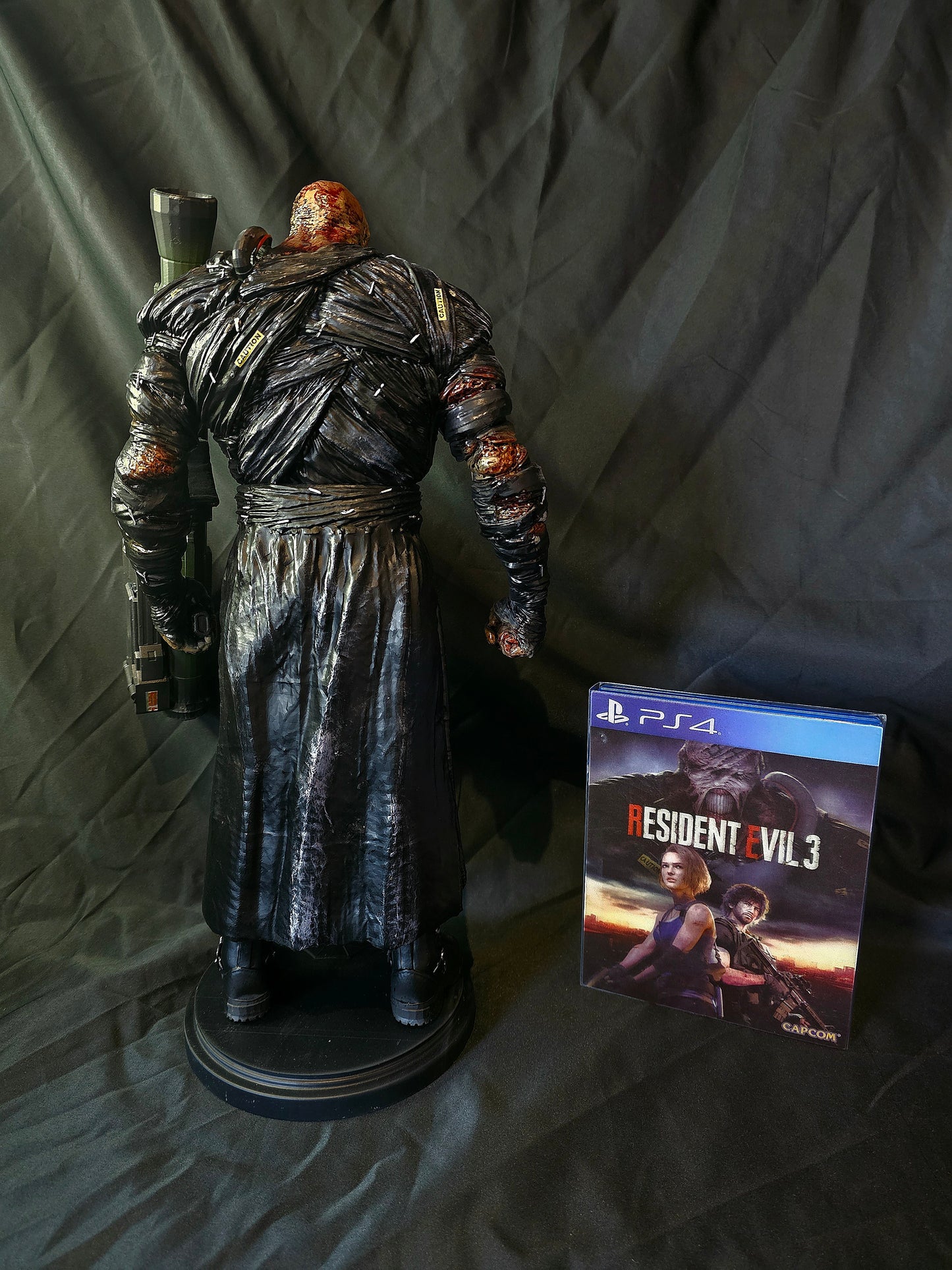 HUGE Resident Evil Nemesis 1/6 (16 INCHES TALL)!