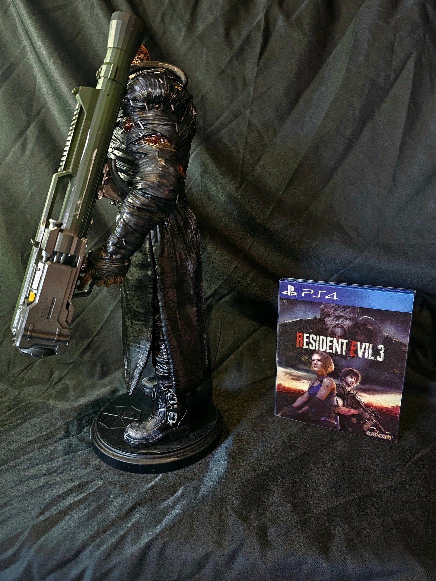 HUGE Resident Evil Nemesis 1/6 (16 INCHES TALL)!