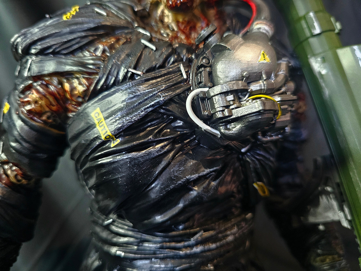 HUGE Resident Evil Nemesis 1/6 (16 INCHES TALL)!