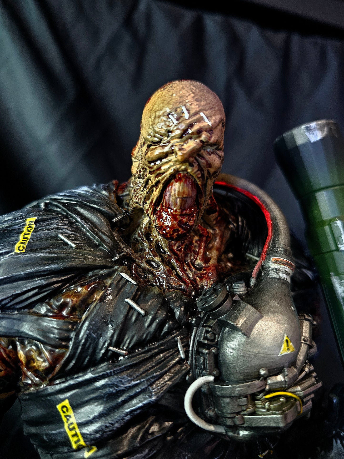 HUGE Resident Evil Nemesis 1/6 (16 INCHES TALL)!
