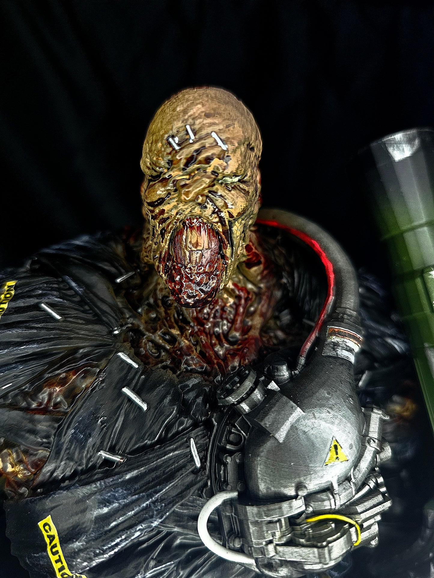 HUGE Resident Evil Nemesis 1/6 (16 INCHES TALL)!