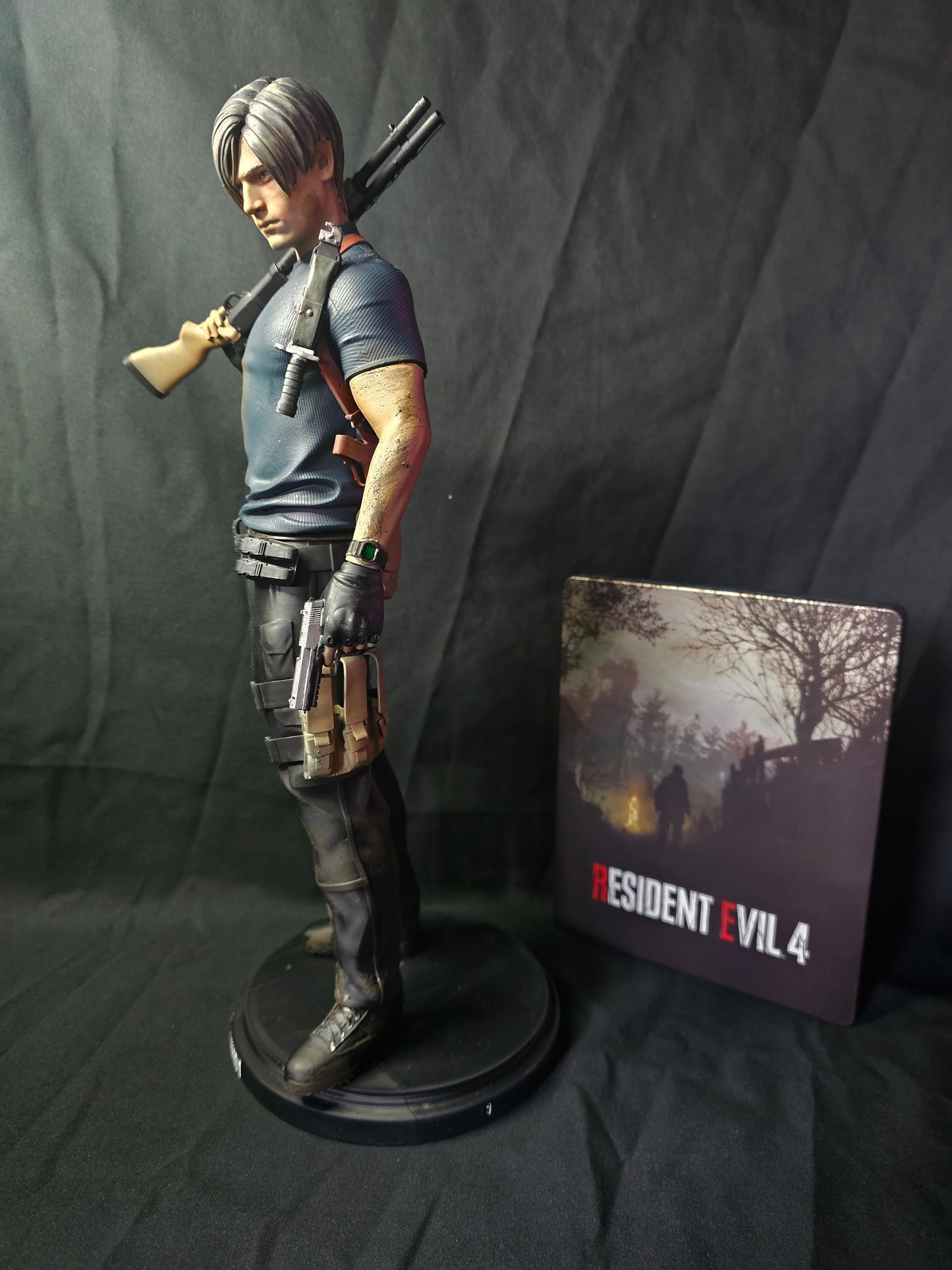 Resident Evil 4 Remake 1/6 Leon Kennedy No Jacket Variant