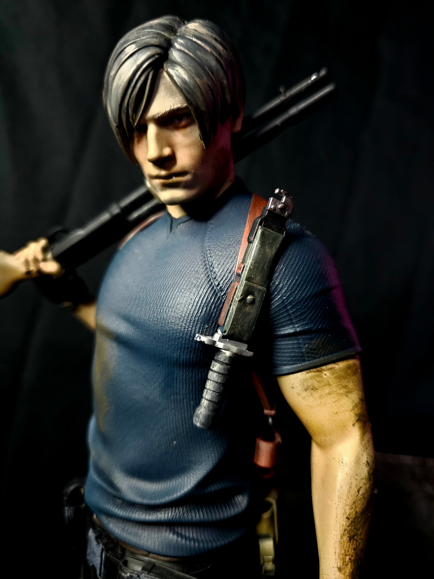 Resident Evil 4 Remake 1/6 Leon Kennedy No Jacket Variant