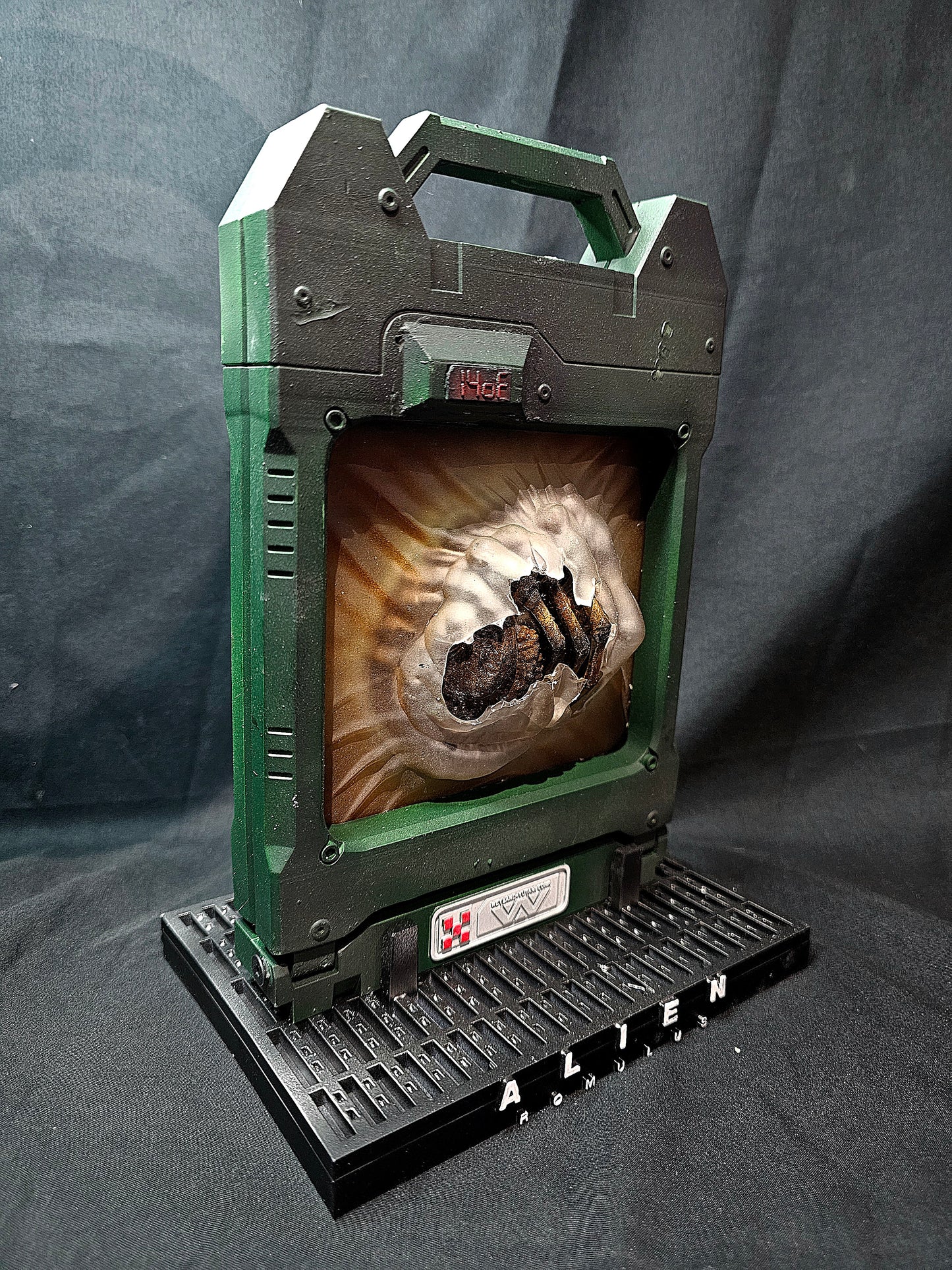 Alien Romulus 1/2 Scale Facehugger Stasis movie prop