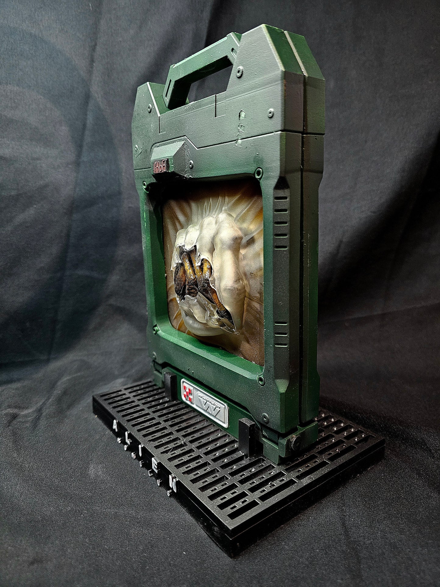 Alien Romulus 1/2 Scale Facehugger Stasis movie prop