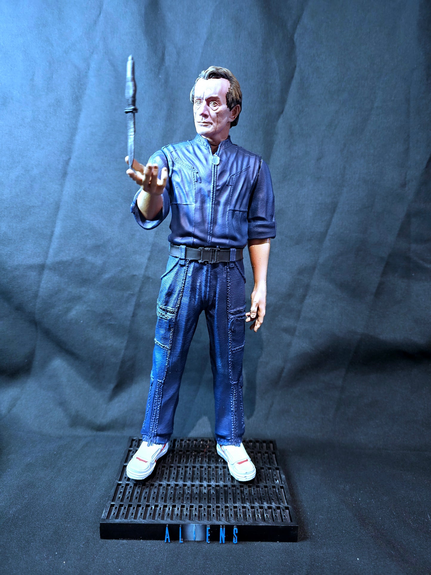 Aliens 1/6 Bishop Statue