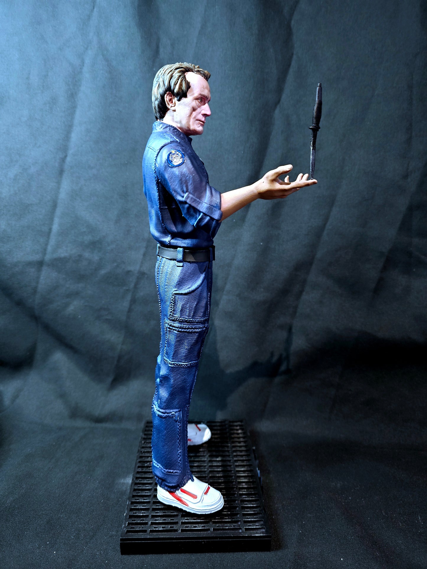 Aliens 1/6 Bishop Statue