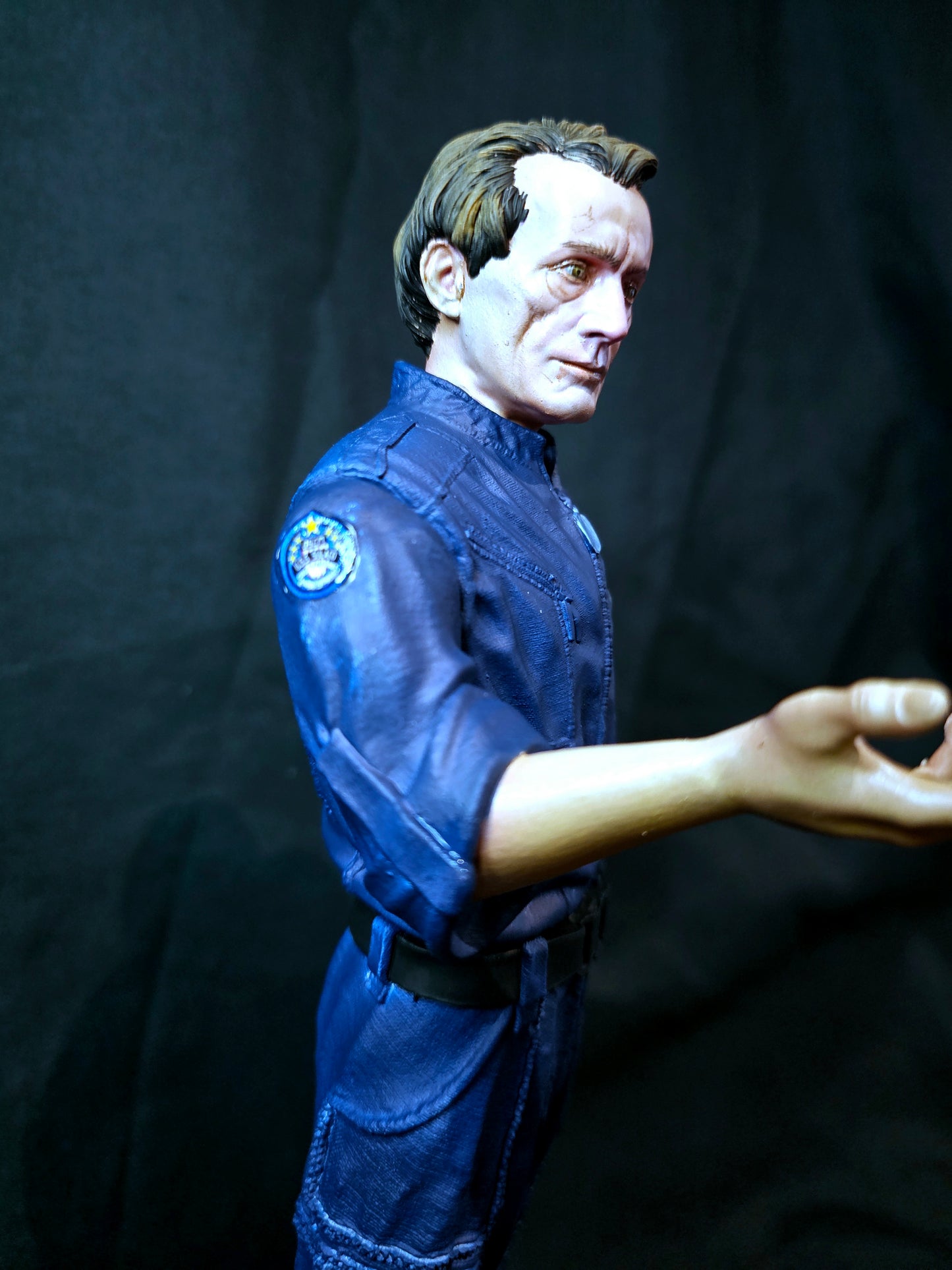 Aliens 1/6 Bishop Statue