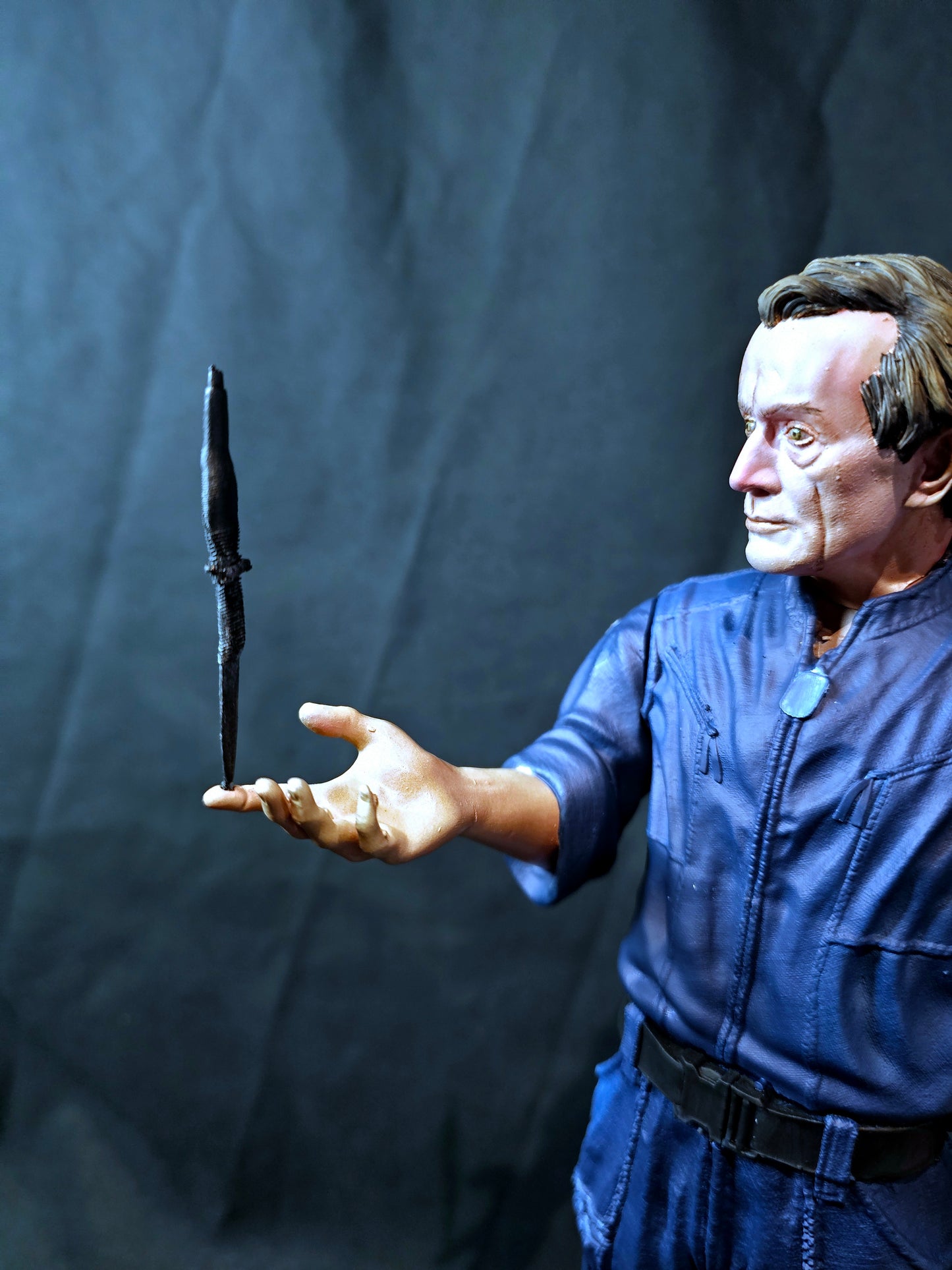 Aliens 1/6 Bishop Statue