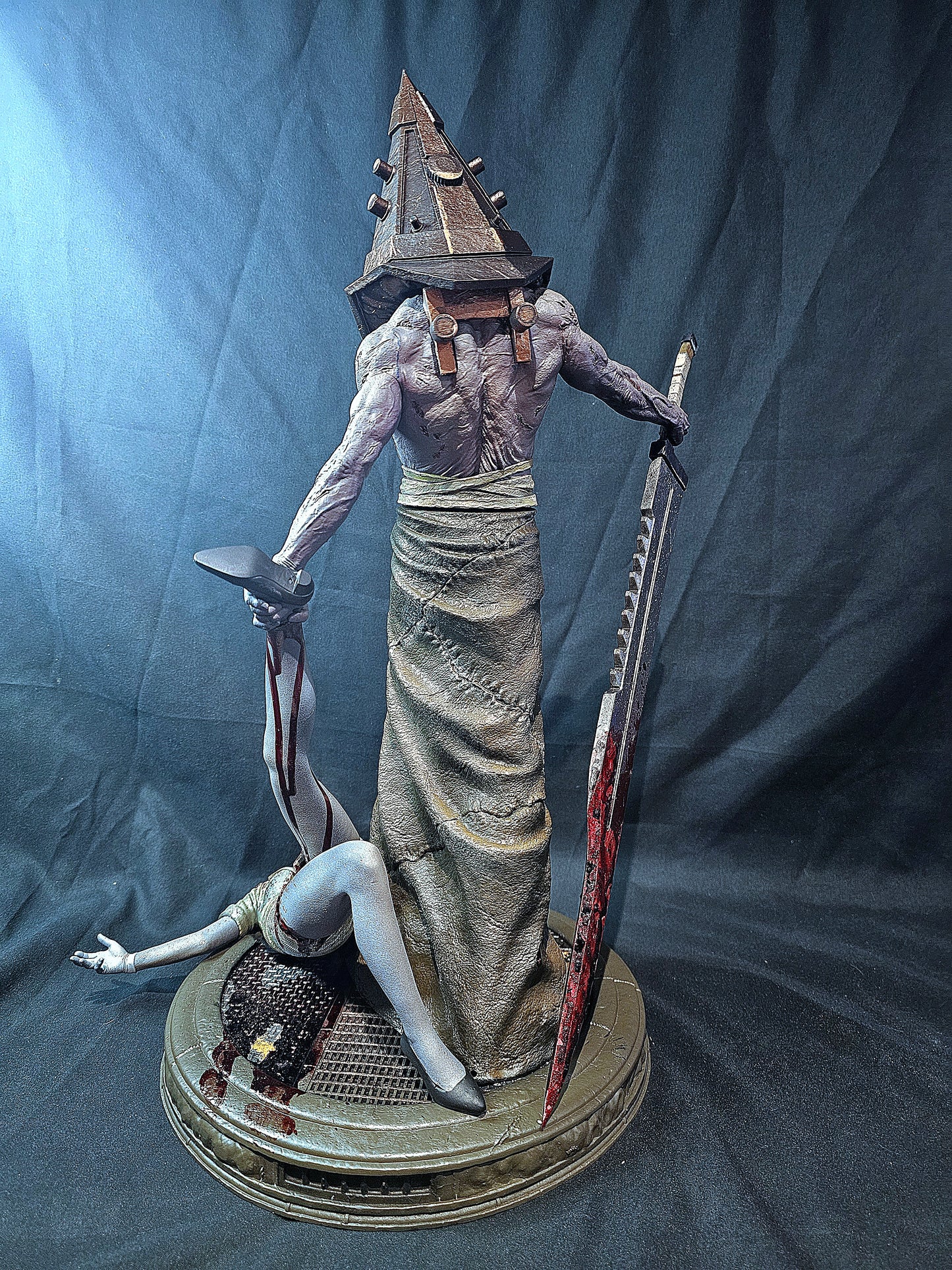 1/6 Silent Hill Pyramid Head and Nurse statue
