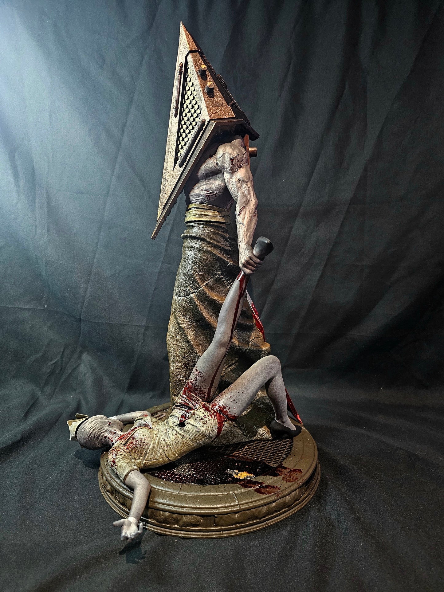 1/6 Silent Hill Pyramid Head and Nurse statue