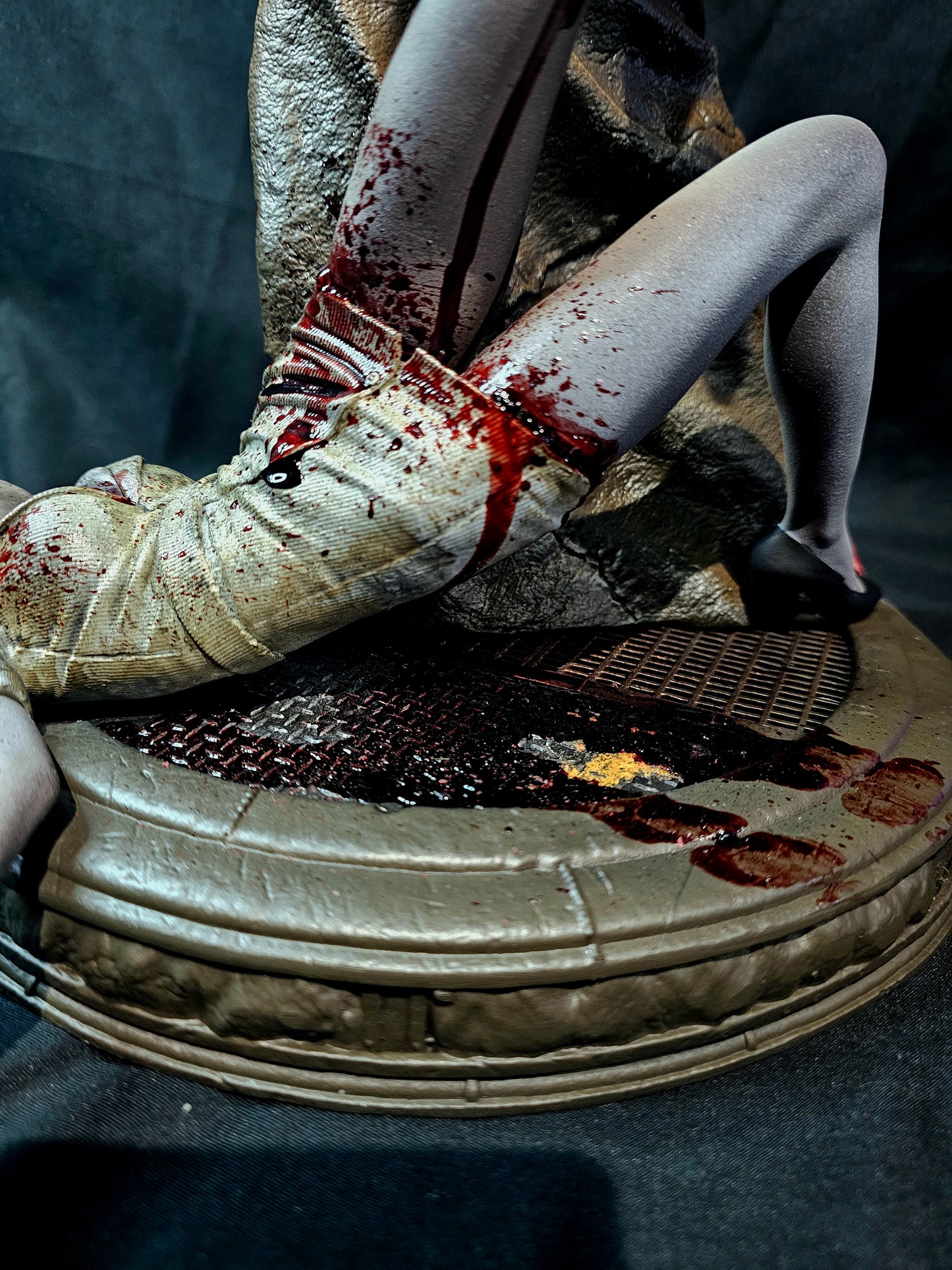 1/6 Silent Hill Pyramid Head and Nurse statue