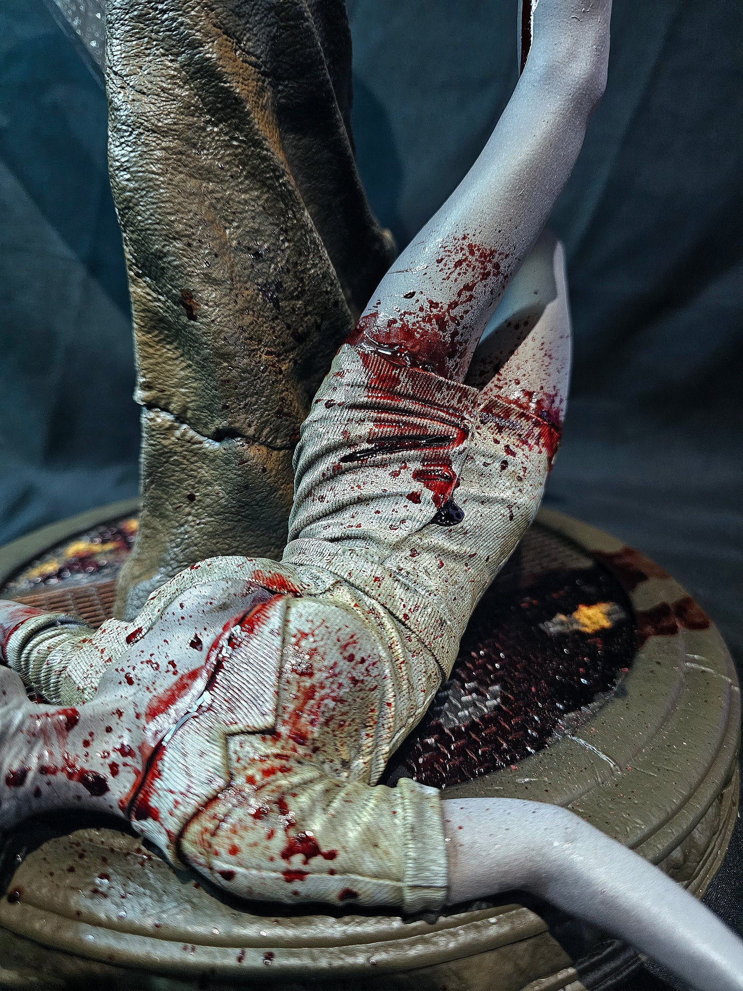 1/6 Silent Hill Pyramid Head and Nurse statue
