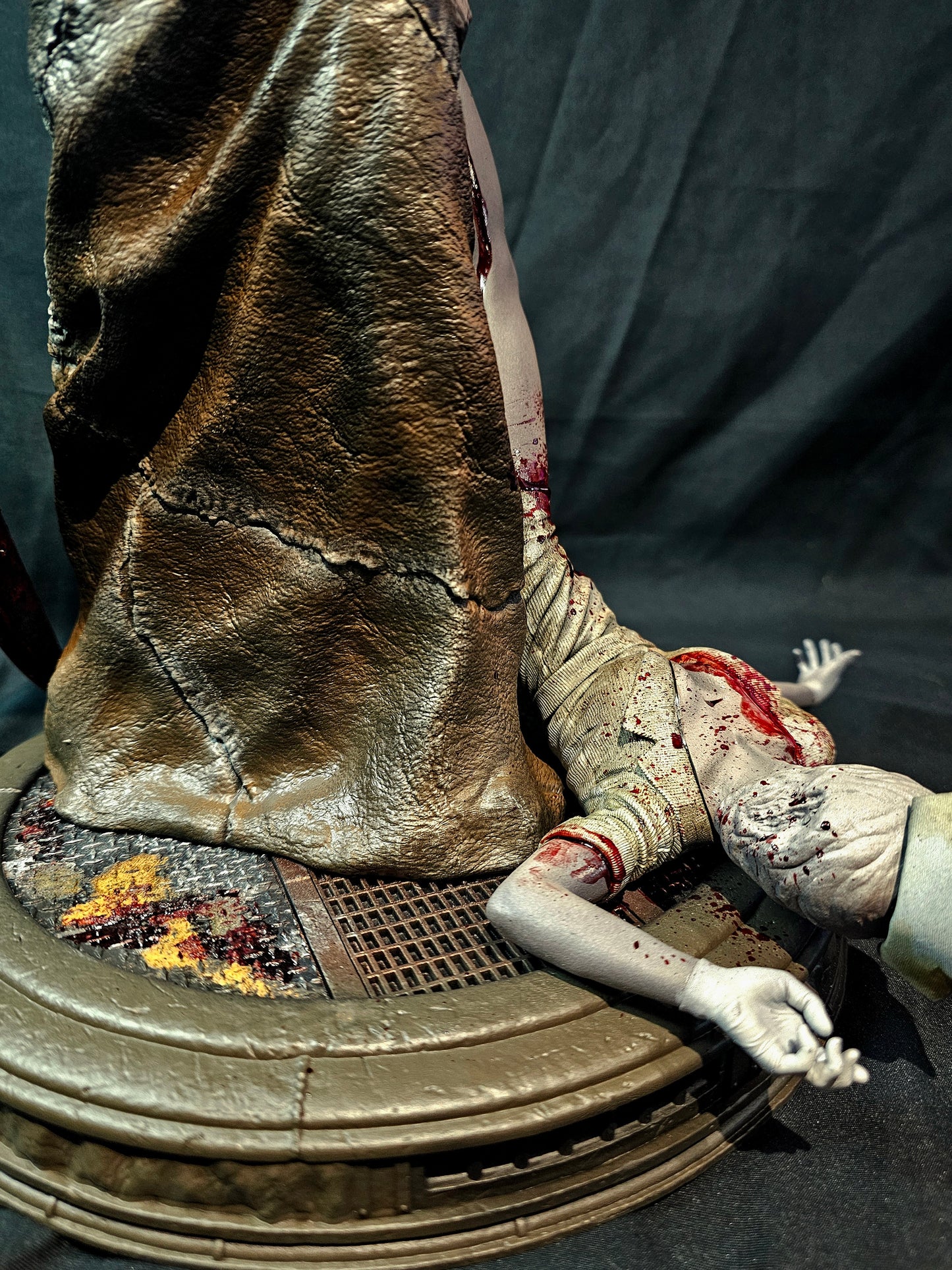 1/6 Silent Hill Pyramid Head and Nurse statue