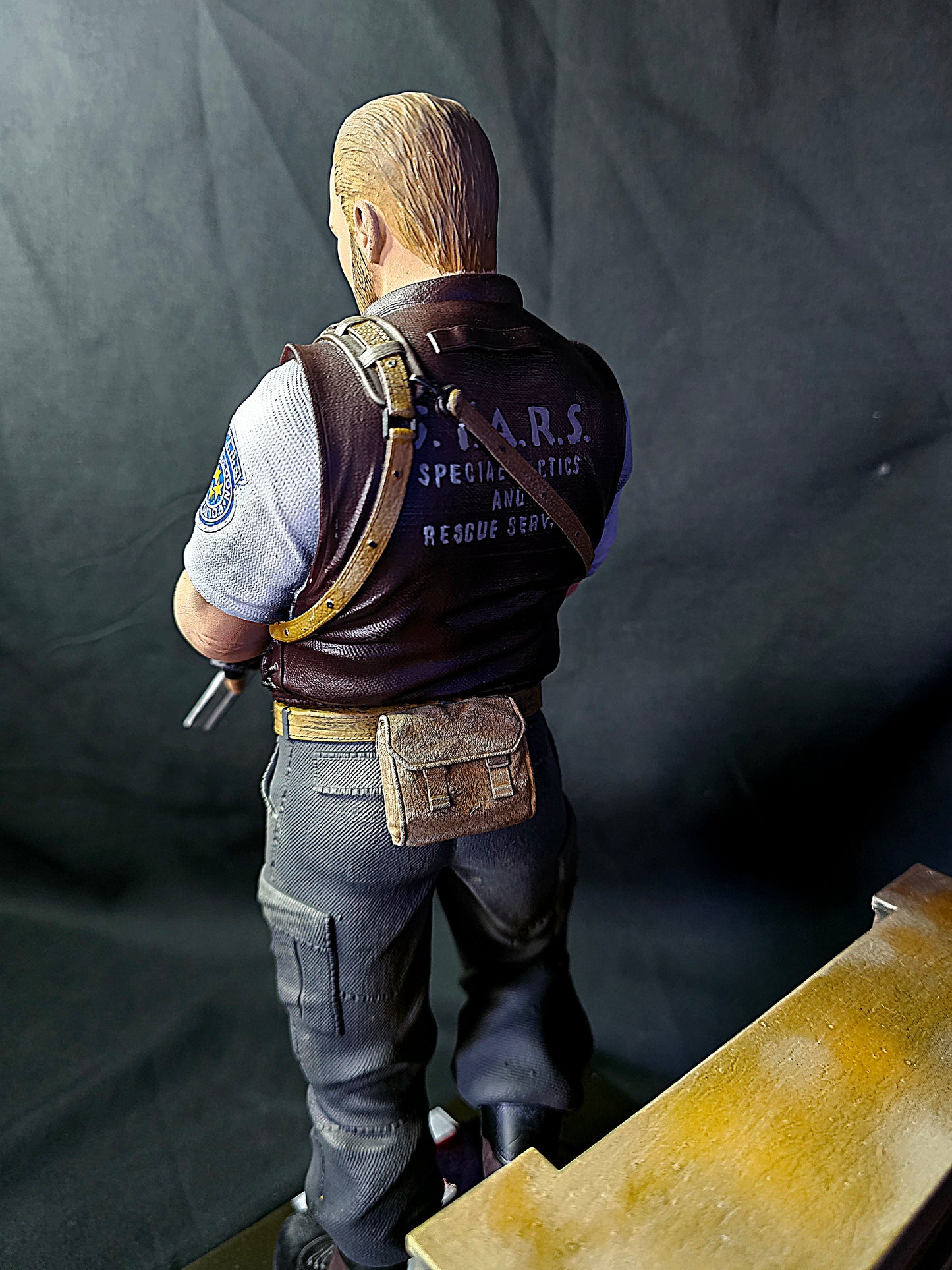 1/6 Resident Evil Barry Burton Premium Statue & Diorama with working LEDs