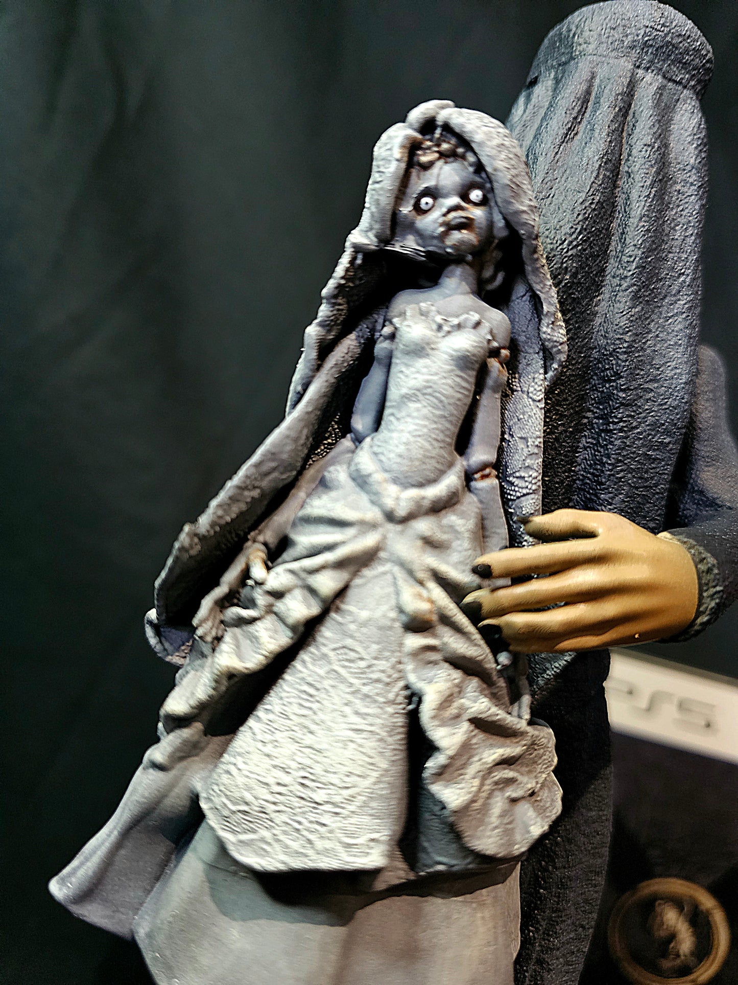 Resident Evil Village Donna Beneviento & Angie 1/6 Statue