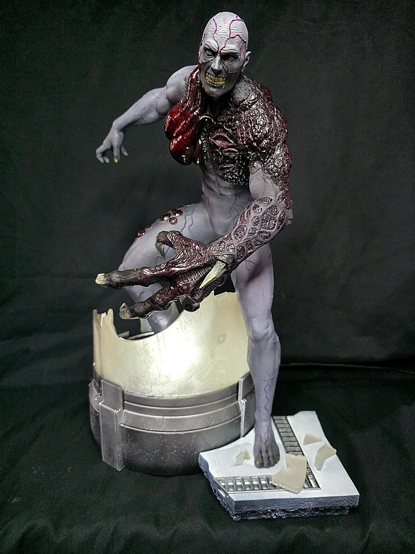 Resident Evil Tyrant 1/6 Statue With USB Lighting