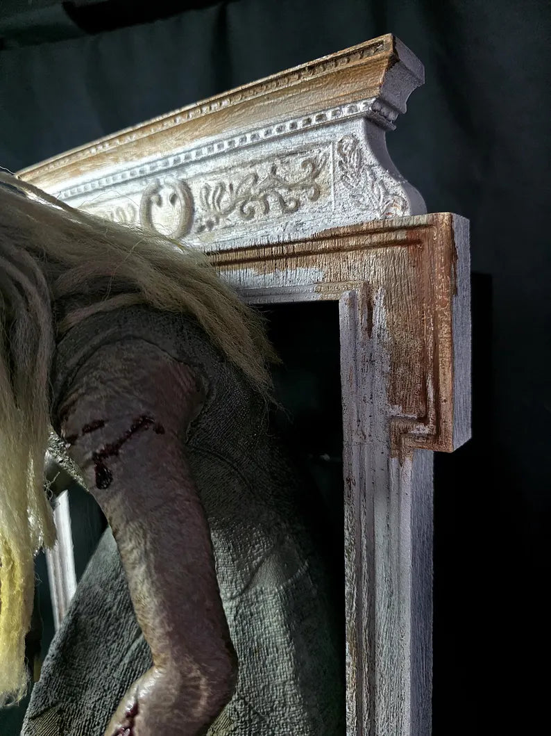 Resident Evil Requiem 'The Hag' Stalker monster 1/6 statue