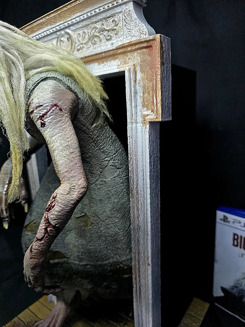 Resident Evil Requiem 'The Hag' Stalker monster 1/6 statue