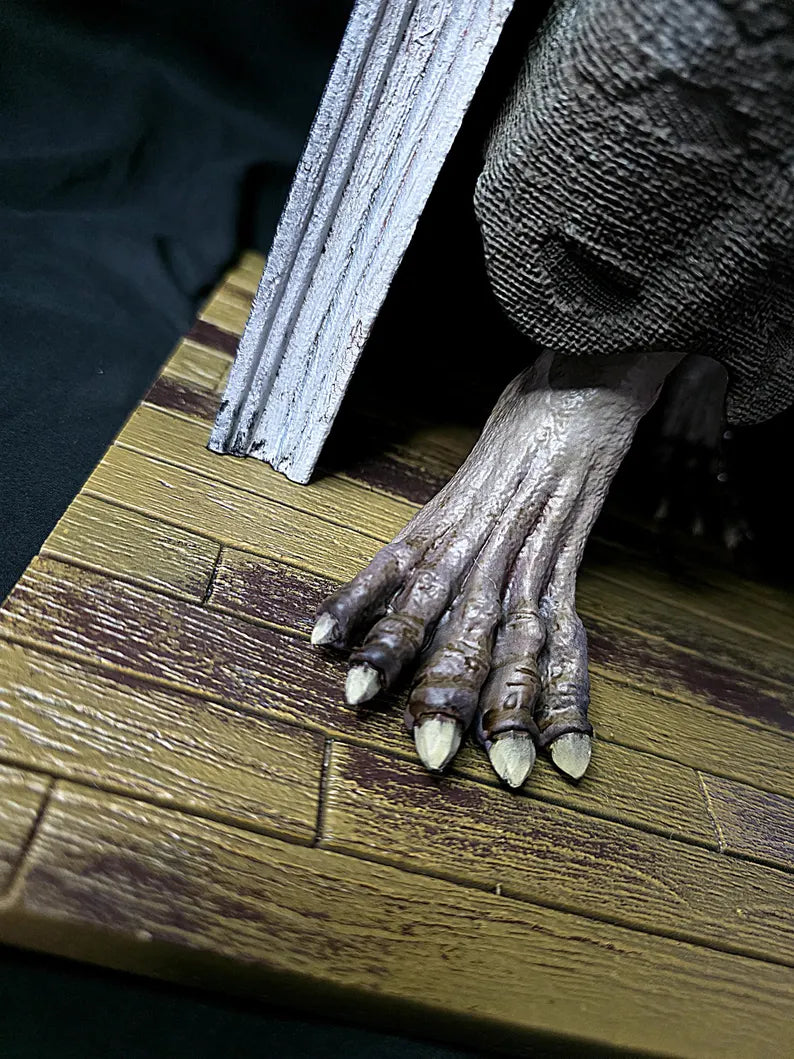 Resident Evil Requiem 'The Hag' Stalker monster 1/6 statue